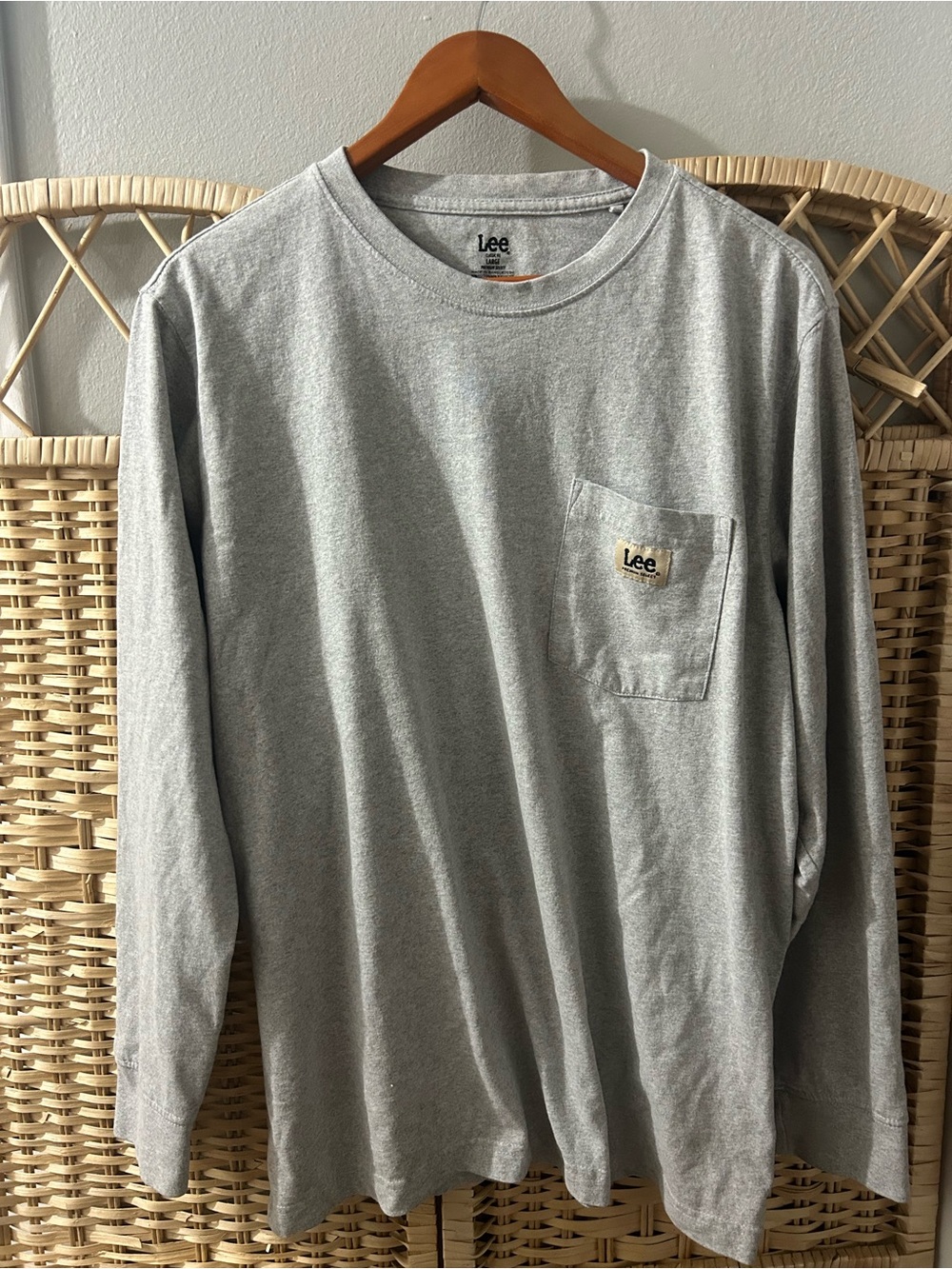Lee Men’s Classic Fit Pocket Long Sleeve shirt size Large